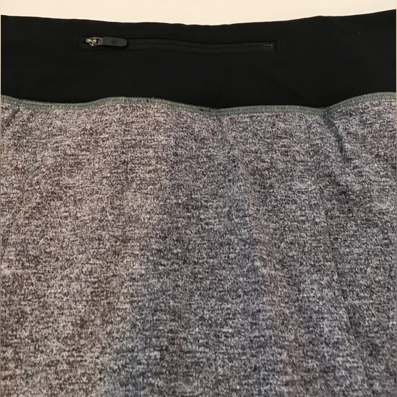 Lululemon Pace Rival Mid Rise Skirt Color Black/ Gray ( Size 8) Lined - Picture 3 of 7